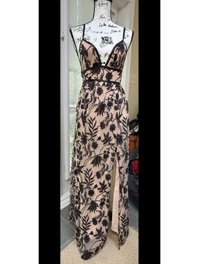 Some Days Lovin Black Floral Sheer Overlay Maxi Dress. Size S. EUC